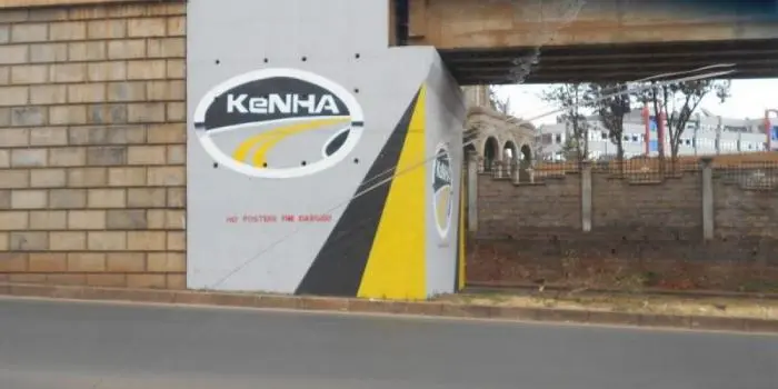 KeNHA Warns Motorists as Flooding Disrupts Thika–Garissa Road Traffic