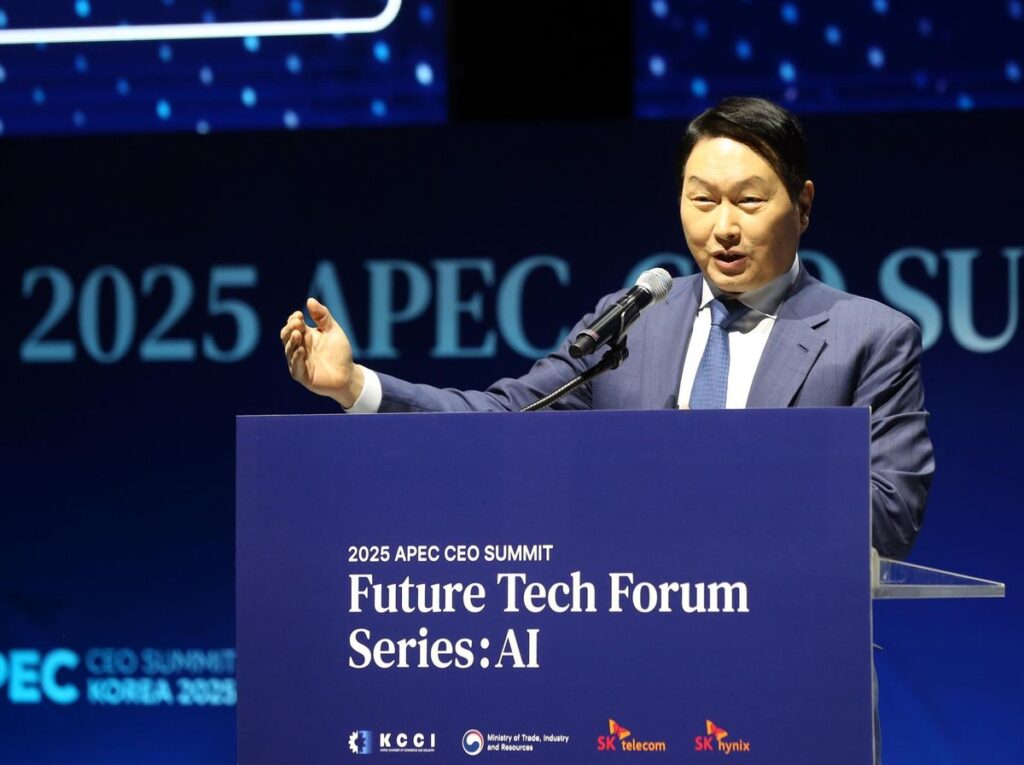 SK Group Chairman Leads AI and Technology Discussions at APEC CEO Summit