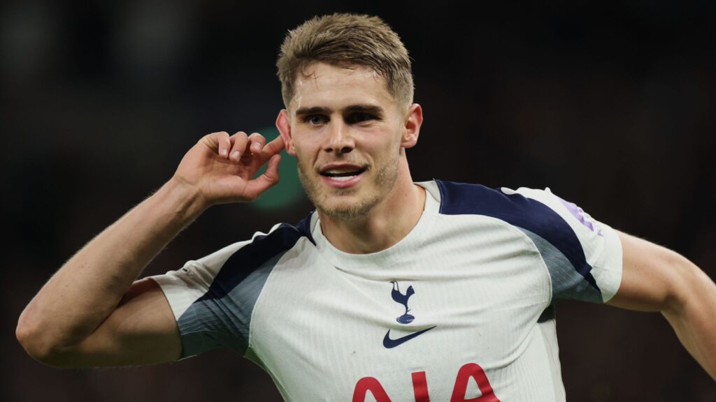 Van de Ven’s Stunner Guides 10-Man Spurs to Dominant Win Over Copenhagen